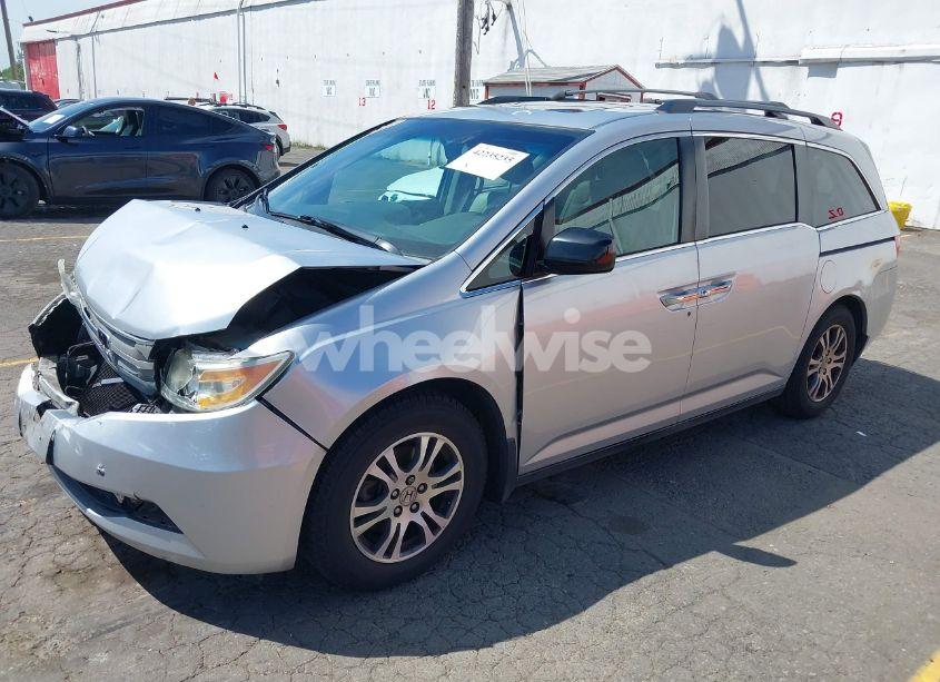 Photo 2 of 2011 Honda Odyssey EX-L (VIN 5FNRL5H63BB027718)