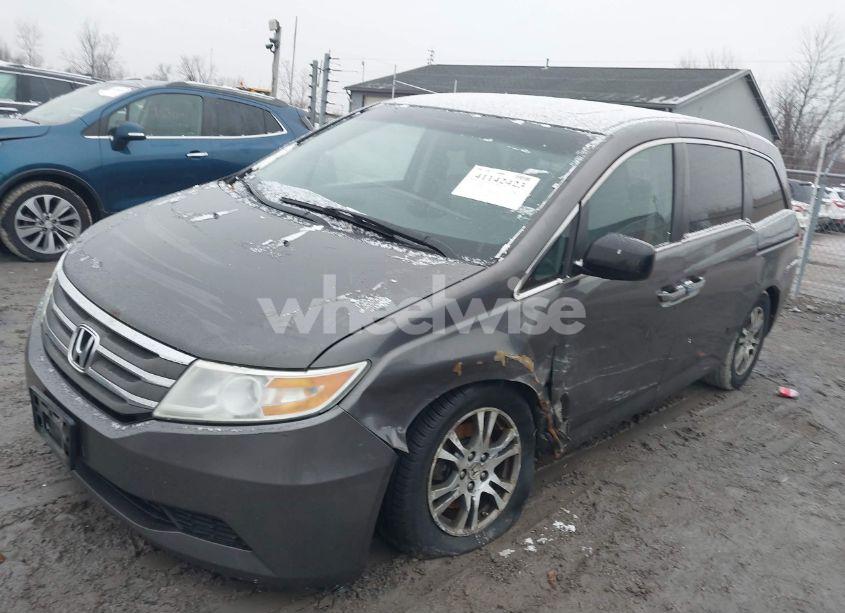Photo 2 of 2011 Honda Odyssey EX-L (VIN 5FNRL5H63BB096845)
