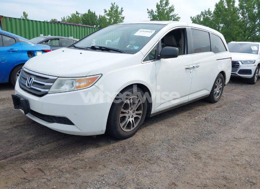 Photo 2 of 2013 Honda Odyssey EX-L (VIN 5FNRL5H63DB051956)