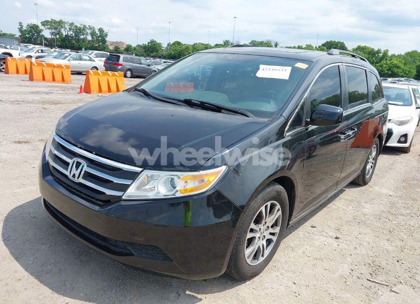 Photo 2 of 2013 Honda Odyssey EX-L (VIN 5FNRL5H63DB068028)