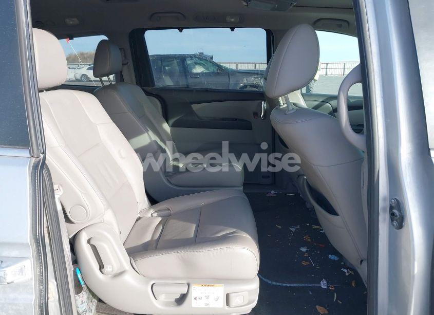 Photo 8 of 2014 Honda Odyssey EX-L (VIN 5FNRL5H63EB062893)