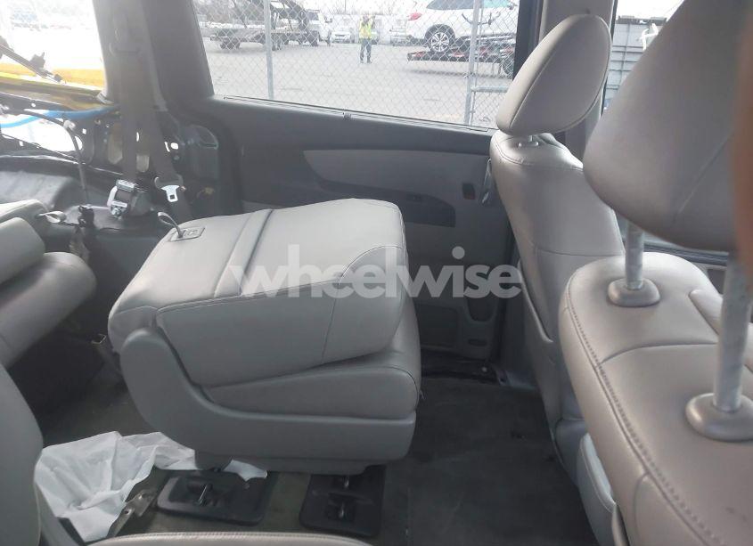Photo 8 of 2014 Honda Odyssey EX-L (VIN 5FNRL5H63EB086577)