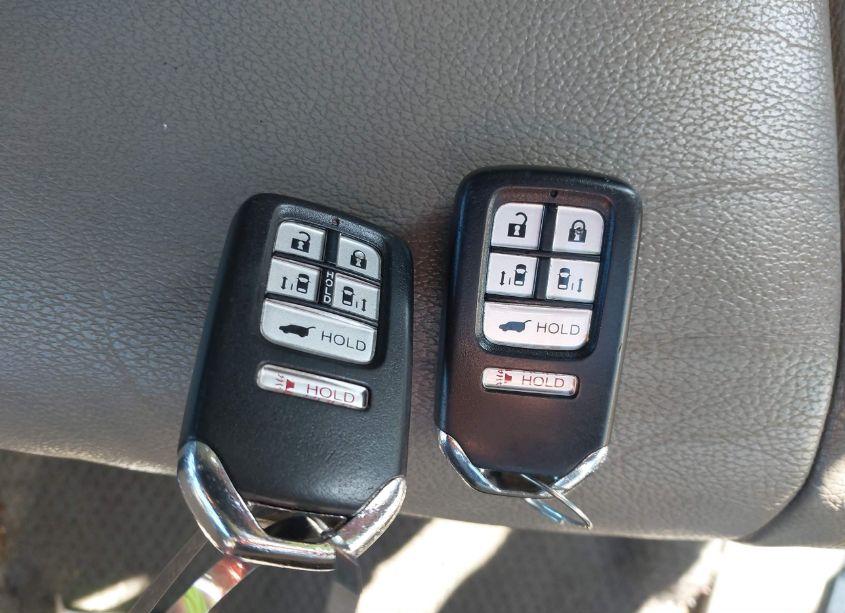 Photo 11 of 2015 Honda Odyssey EX-L (VIN 5FNRL5H63FB007717)