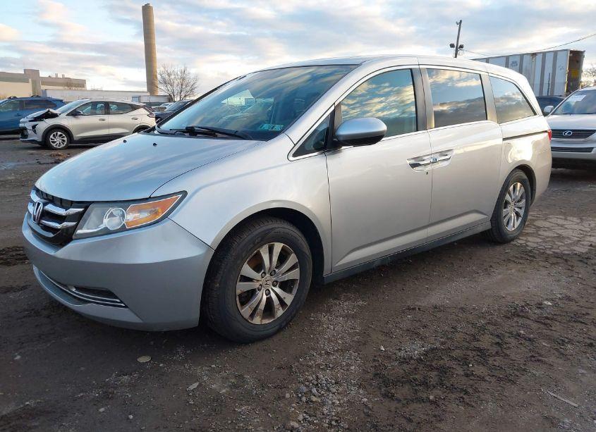 Photo 2 of 2015 Honda Odyssey EX-L (VIN 5FNRL5H63FB084720)