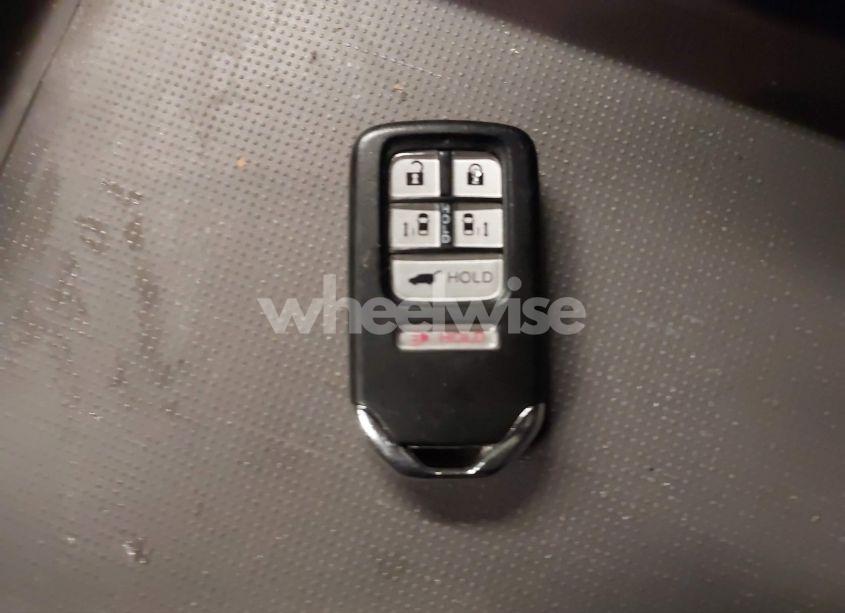 Photo 11 of 2016 Honda Odyssey EX-L (VIN 5FNRL5H63GB071967)