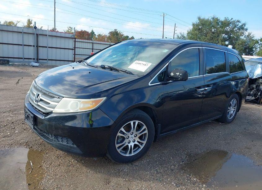 Photo 2 of 2013 Honda Odyssey EX-L (VIN 5FNRL5H64DB010249)