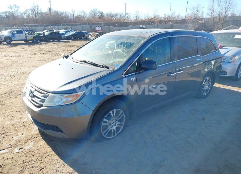 Photo 2 of 2013 Honda Odyssey EX-L (VIN 5FNRL5H64DB040819)