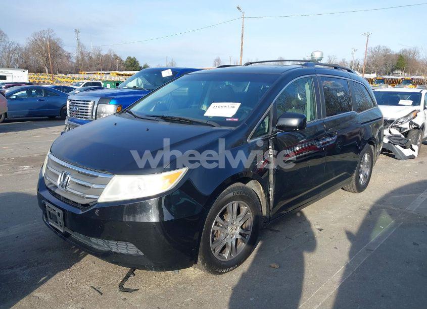 Photo 2 of 2013 Honda Odyssey EX-L (VIN 5FNRL5H64DB041761)