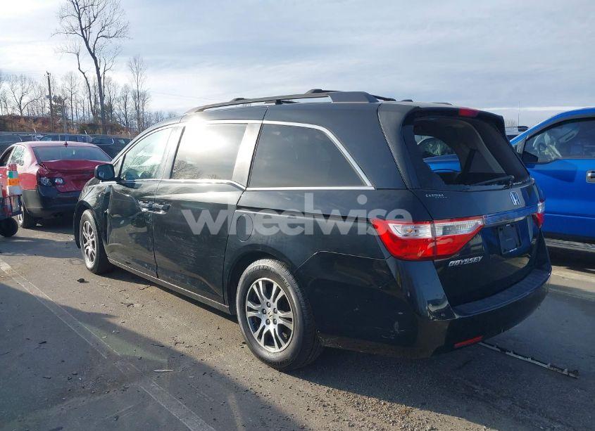 Photo 3 of 2013 Honda Odyssey EX-L (VIN 5FNRL5H64DB041761)