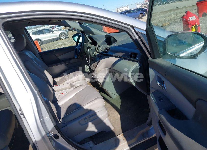 Photo 5 of 2014 Honda Odyssey EX-L (VIN 5FNRL5H64EB133552)