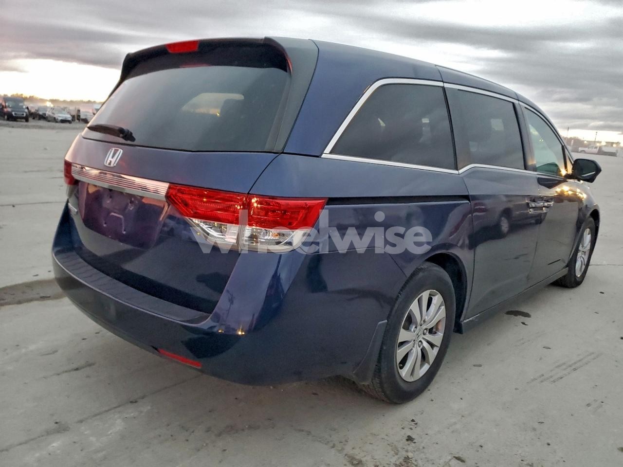 Photo 3 of 2016 HONDA ODYSSEY EXL (VIN 5FNRL5H64GB116298)