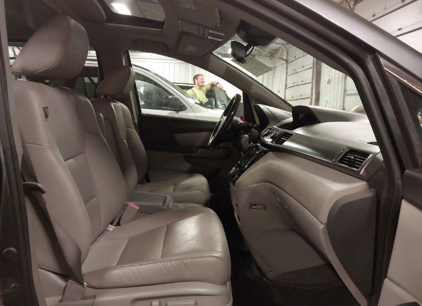 Photo 5 of 2016 Honda Odyssey EX-L (VIN 5FNRL5H64GB123381)