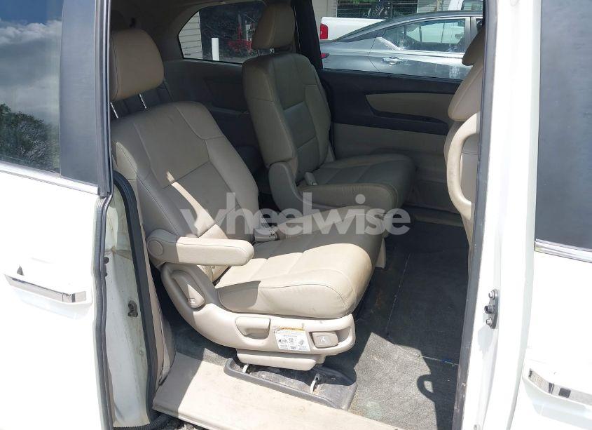 Photo 8 of 2016 Honda Odyssey EX-L (VIN 5FNRL5H64GB138351)