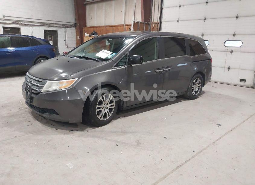Photo 2 of 2011 Honda Odyssey EX-L (VIN 5FNRL5H65BB017367)