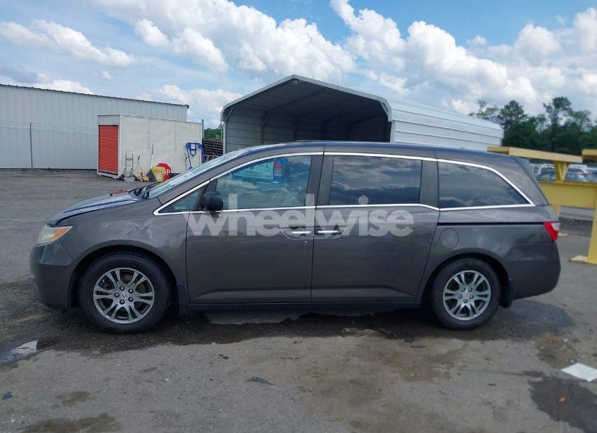 Photo 14 of 2013 Honda Odyssey EX-L (VIN 5FNRL5H65DB026458)