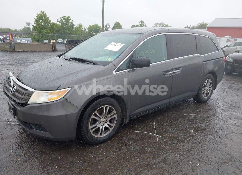 Photo 2 of 2013 Honda Odyssey EX-L (VIN 5FNRL5H65DB055023)