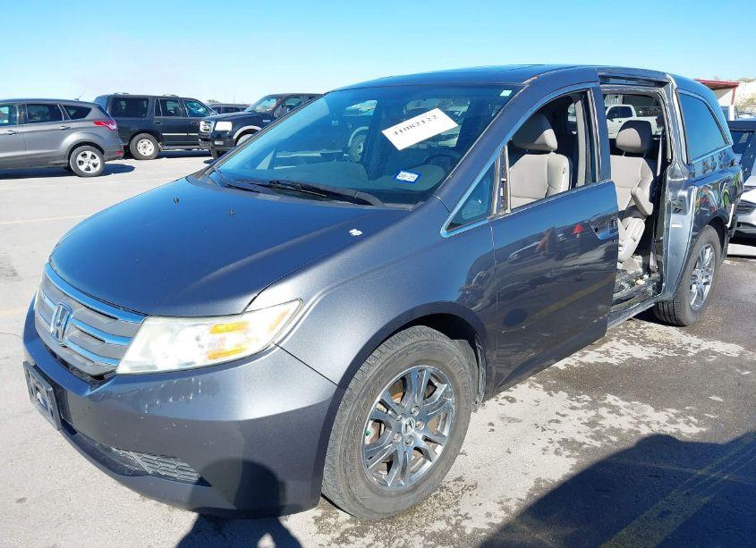 Photo 2 of 2013 Honda Odyssey EX-L (VIN 5FNRL5H65DB064627)