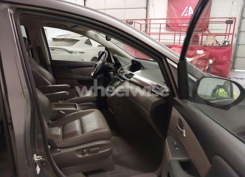 Photo 5 of 2014 Honda Odyssey EX-L (VIN 5FNRL5H65EB022878)