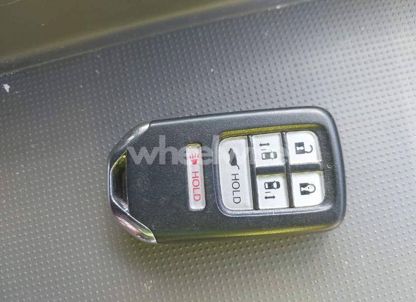 Photo 11 of 2016 Honda Odyssey EX-L (VIN 5FNRL5H65GB024360)