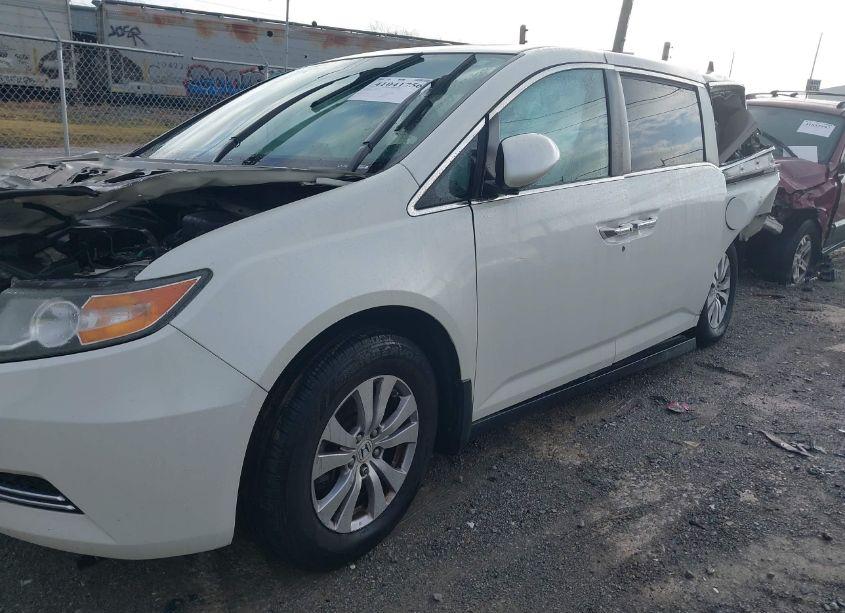 Photo 2 of 2016 Honda Odyssey EX-L (VIN 5FNRL5H65GB066155)