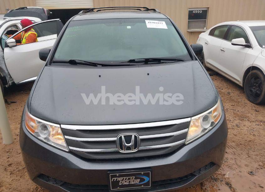 Photo 13 of 2011 Honda Odyssey EX-L (VIN 5FNRL5H66BB103352)