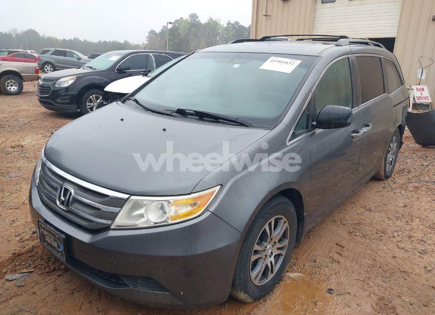 Photo 2 of 2011 Honda Odyssey EX-L (VIN 5FNRL5H66BB103352)