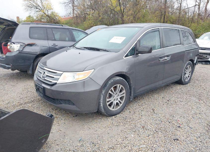 Photo 2 of 2013 Honda Odyssey EX-L (VIN 5FNRL5H66DB014058)