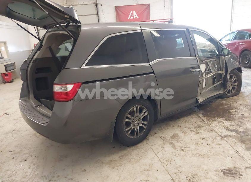 Photo 4 of 2013 Honda Odyssey EX-L (VIN 5FNRL5H66DB059761)