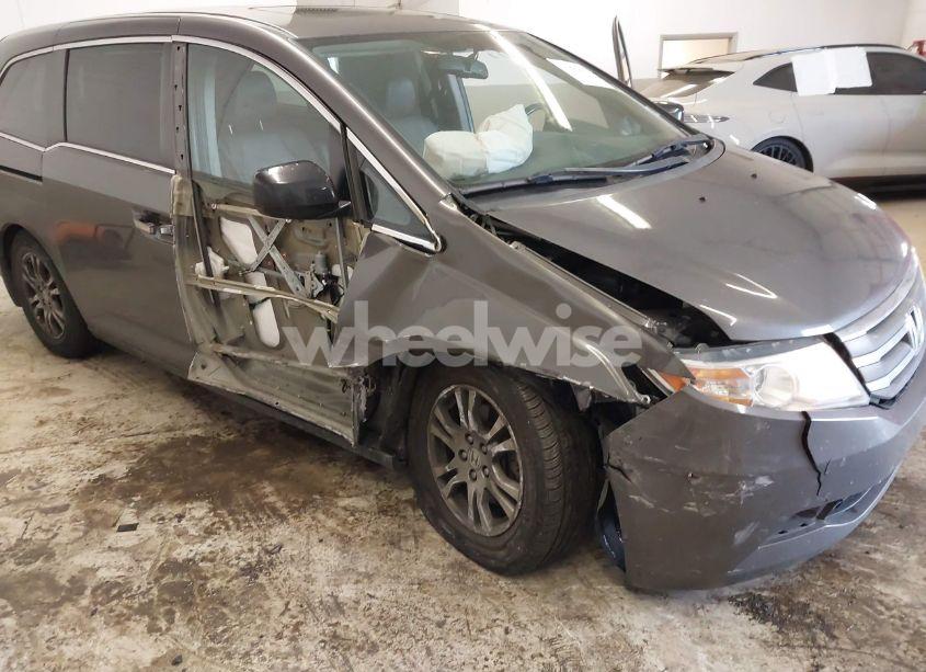 Photo 6 of 2013 Honda Odyssey EX-L (VIN 5FNRL5H66DB059761)