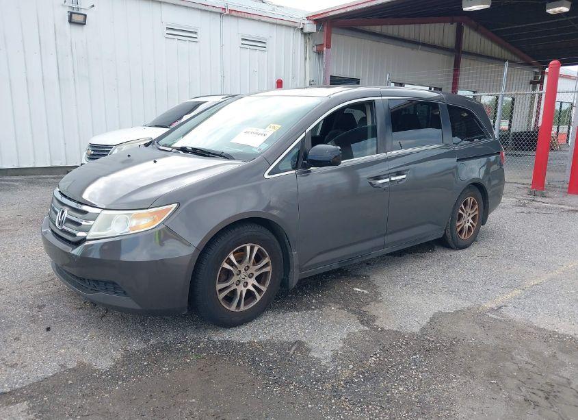 Photo 2 of 2013 Honda Odyssey EX-L (VIN 5FNRL5H66DB073773)
