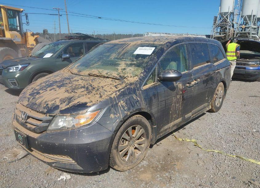 Photo 2 of 2015 Honda Odyssey EX-L (VIN 5FNRL5H66FB051033)