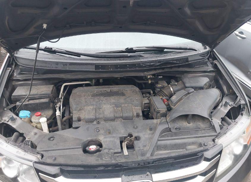 Photo 10 of 2016 Honda Odyssey EX-L (VIN 5FNRL5H66GB062728)