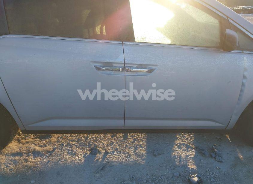 Photo 13 of 2011 Honda Odyssey EX-L (VIN 5FNRL5H67BB048832)