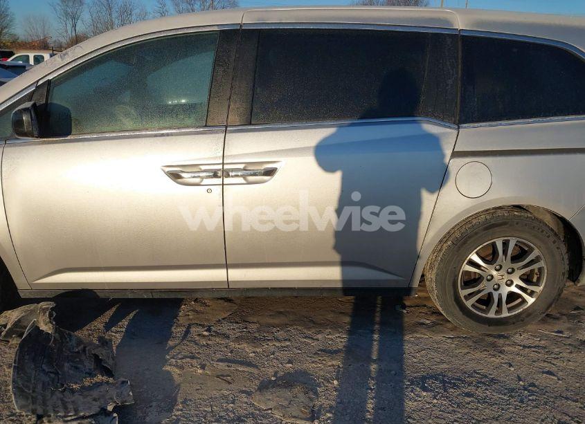 Photo 14 of 2011 Honda Odyssey EX-L (VIN 5FNRL5H67BB048832)