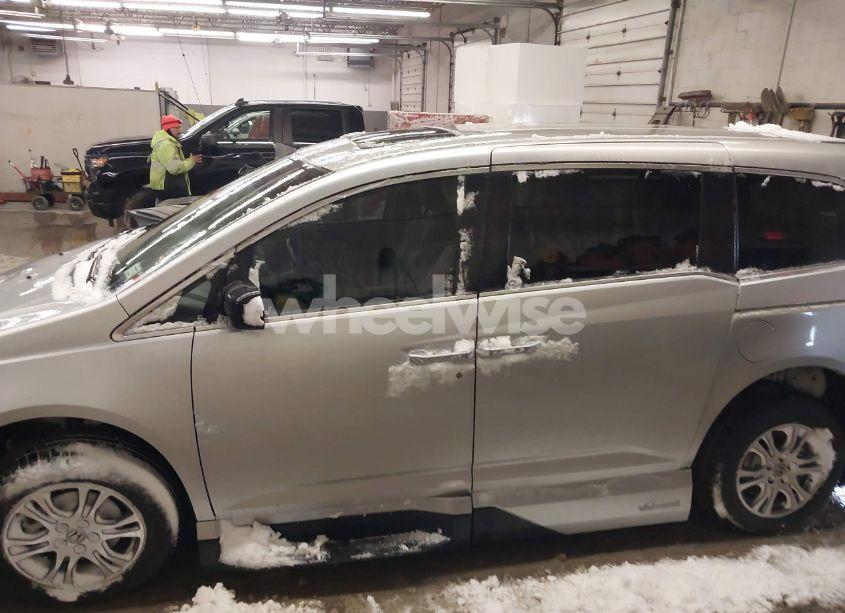 Photo 14 of 2011 Honda Odyssey EX-L (VIN 5FNRL5H67BB076906)