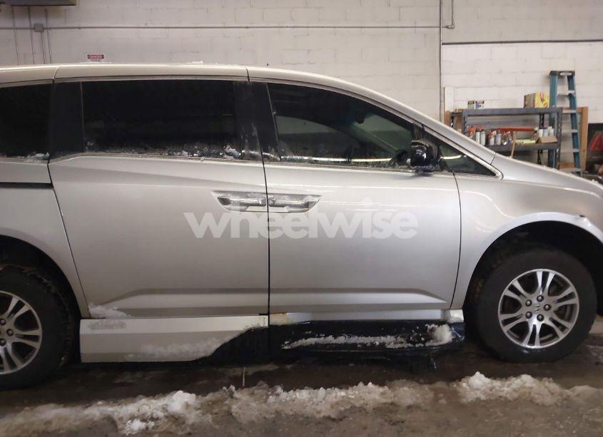 Photo 6 of 2011 Honda Odyssey EX-L (VIN 5FNRL5H67BB076906)