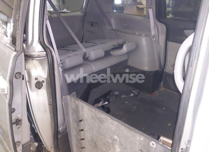 Photo 8 of 2011 Honda Odyssey EX-L (VIN 5FNRL5H67BB076906)