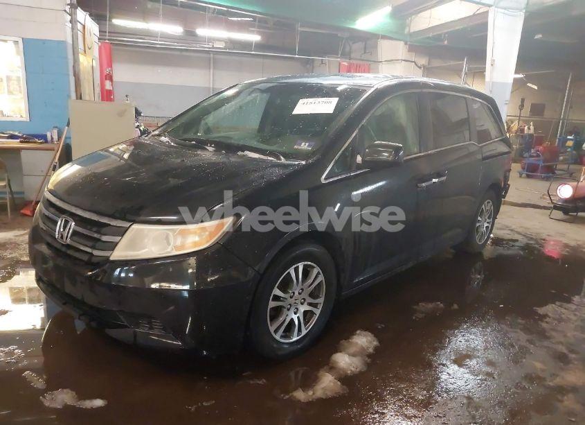 Photo 2 of 2012 Honda Odyssey EX-L (VIN 5FNRL5H67CB073618)