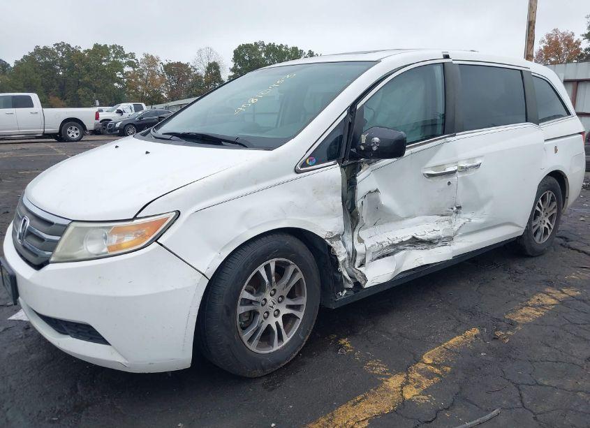 Photo 2 of 2013 Honda Odyssey EX-L (VIN 5FNRL5H67DB012870)