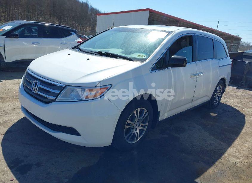 Photo 2 of 2013 Honda Odyssey EX-L (VIN 5FNRL5H67DB024713)