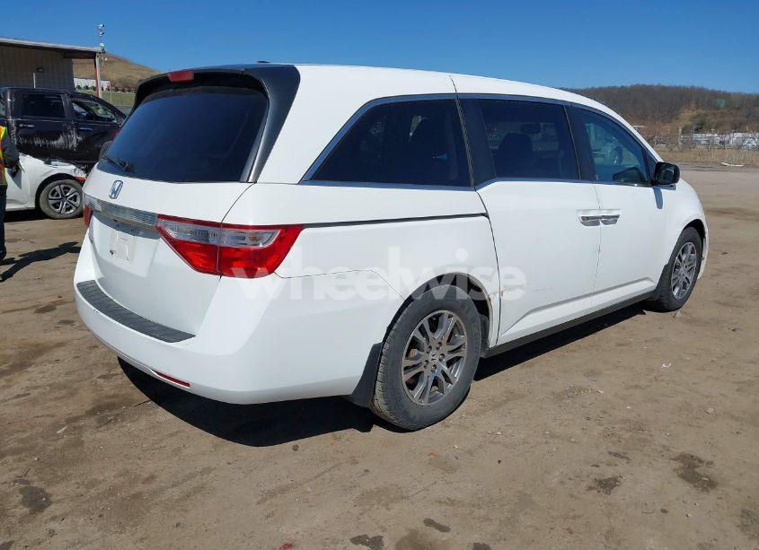 Photo 4 of 2013 Honda Odyssey EX-L (VIN 5FNRL5H67DB024713)