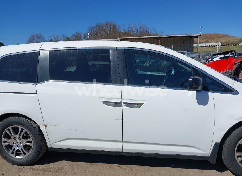 Photo 6 of 2013 Honda Odyssey EX-L (VIN 5FNRL5H67DB024713)