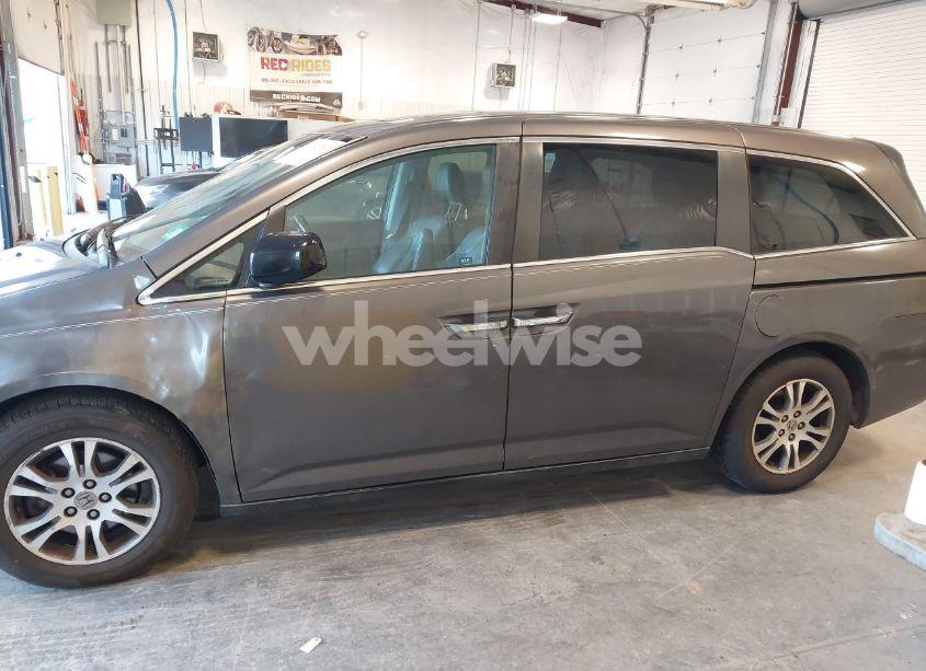 Photo 14 of 2013 Honda Odyssey EX-L (VIN 5FNRL5H67DB030351)