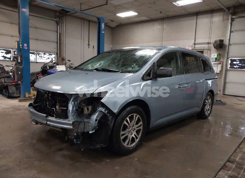 Photo 2 of 2013 Honda Odyssey EX-L (VIN 5FNRL5H67DB033976)