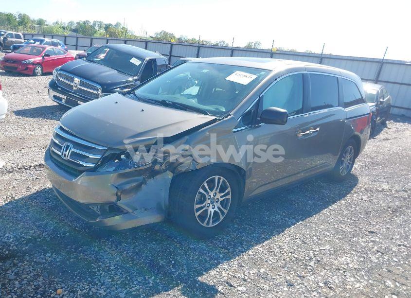Photo 2 of 2013 Honda Odyssey EX-L (VIN 5FNRL5H67DB052818)