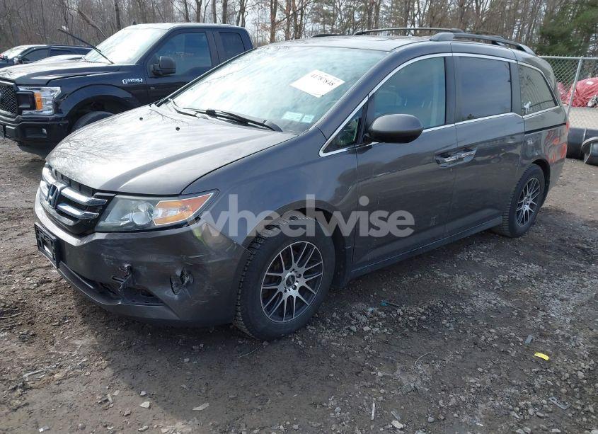 Photo 2 of 2014 Honda Odyssey EX-L (VIN 5FNRL5H67EB107186)