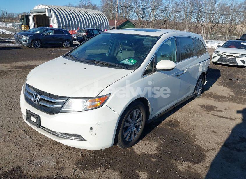 Photo 2 of 2016 Honda Odyssey EX-L (VIN 5FNRL5H67GB118076)
