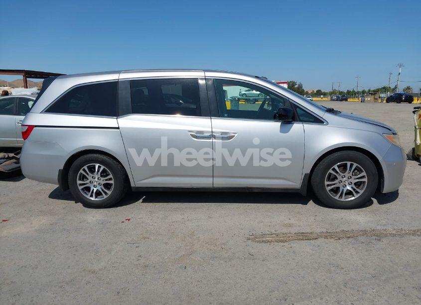 Photo 13 of 2011 Honda Odyssey EX-L (VIN 5FNRL5H68BB052128)