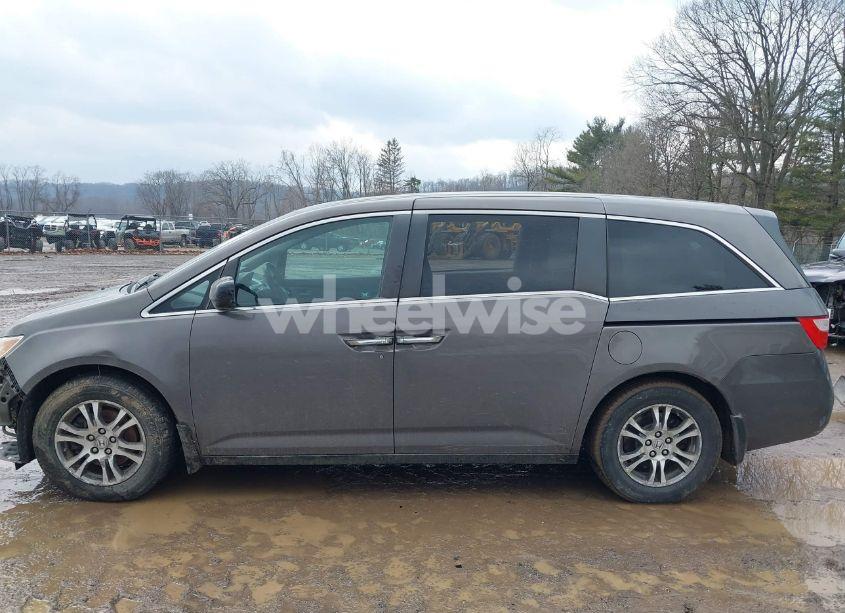 Photo 14 of 2011 Honda Odyssey EX-L (VIN 5FNRL5H68BB058849)