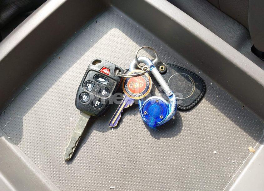 Photo 11 of 2011 Honda Odyssey EX-L (VIN 5FNRL5H68BB071178)